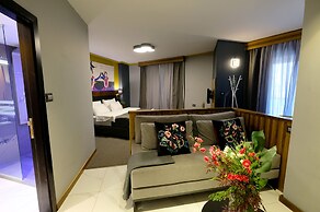 Royal Court Hotel