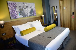 Royal Court Hotel