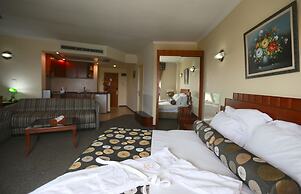 Royal Court Hotel