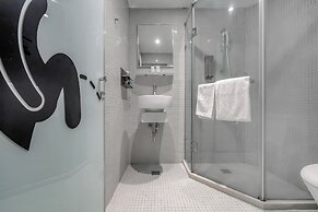 CHECK inn Express Kaohsiung Love River