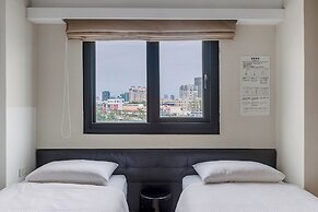 CHECK inn Express Kaohsiung Love River