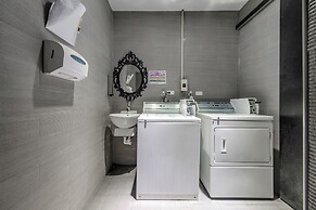 CHECK inn Express Kaohsiung Love River