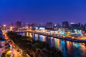 CHECK inn Express Kaohsiung Love River