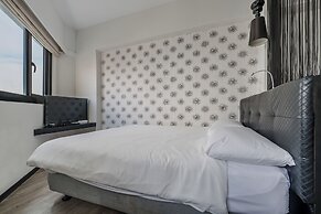 CHECK inn Express Kaohsiung Love River