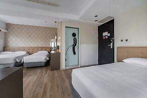 CHECK inn Express Kaohsiung Love River