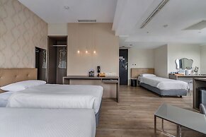 CHECK inn Express Kaohsiung Love River