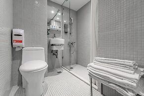 CHECK inn Express Kaohsiung Love River