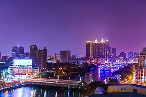 CHECK inn Express Kaohsiung Love River