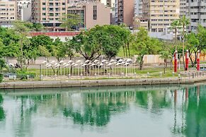 CHECK inn Express Kaohsiung Love River