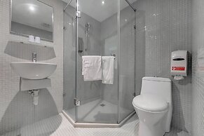 CHECK inn Express Kaohsiung Love River