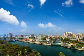 CHECK inn Express Kaohsiung Love River