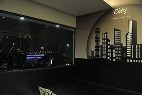 CHECK inn Express Kaohsiung Love River