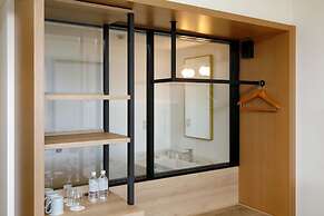 Hotel Breezebay Marina