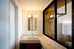 Hotel Breezebay Marina