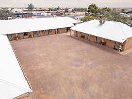 Mud Hut Motel