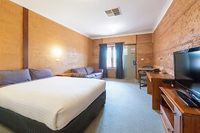 Mud Hut Motel