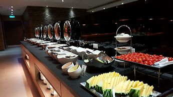 The Riverside Hotel International