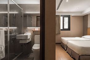 The Riverside Hotel International