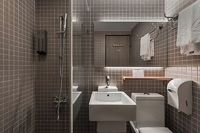 The Riverside Hotel International