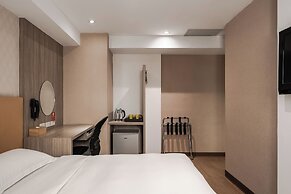 The Riverside Hotel International