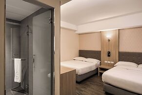 The Riverside Hotel International