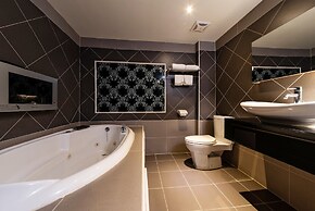 The River Fashion Hotel