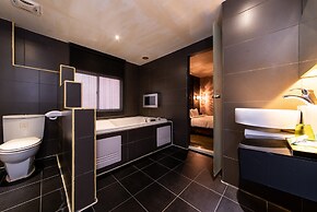 The River Fashion Hotel