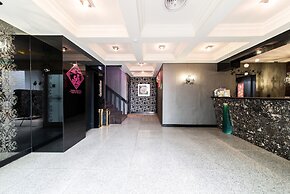 The River Fashion Hotel