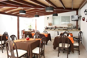 Del Marqués Hotel and Suites