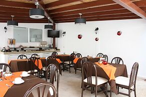 Del Marqués Hotel and Suites
