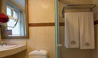Del Marqués Hotel and Suites