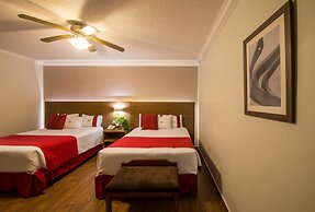 Del Marqués Hotel and Suites