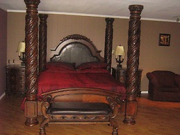 Parkway Motel & European Lodges