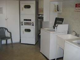 Parkway Motel & European Lodges