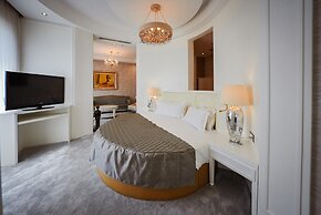 Wellborn Luxury Hotel