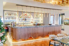 Wellborn Luxury Hotel