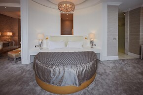 Wellborn Luxury Hotel
