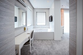 Wellborn Luxury Hotel
