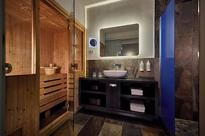 Haven Hotel Rotterdam, Curio Collection by Hilton