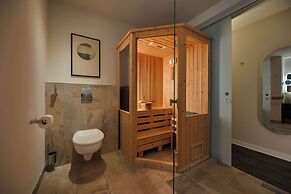 Haven Hotel Rotterdam, Curio Collection by Hilton