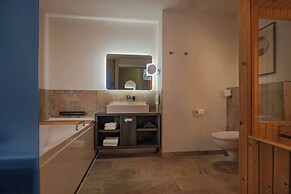 Mainport Hotel Rotterdam, a Hilton Affiliate Hotel