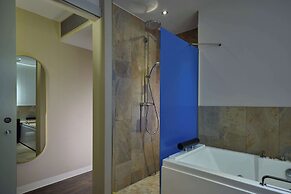 Haven Hotel Rotterdam, Curio Collection by Hilton