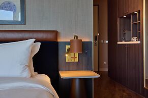 Haven Hotel Rotterdam, Curio Collection by Hilton
