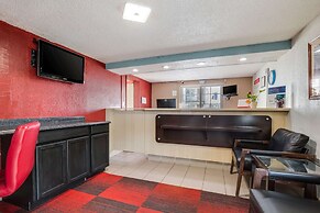 Econo Lodge Inn & Suites