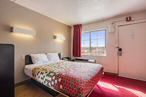 Econo Lodge Inn & Suites