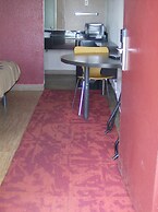 Econo Lodge Inn & Suites