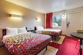 Econo Lodge Inn & Suites