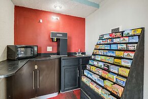 Econo Lodge Inn & Suites