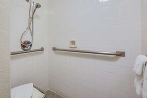 Econo Lodge Inn & Suites