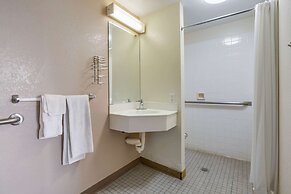 Econo Lodge Inn & Suites